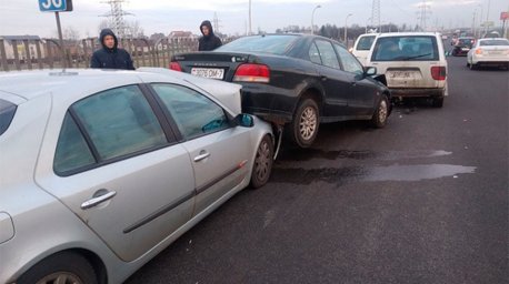 Четыре легковушки столкнулись на МКАД