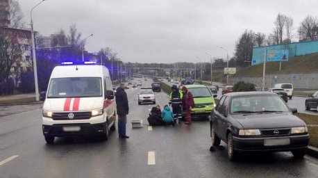 "Опель" сбил пожилую женщину в Минске