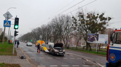 Маршрутка, такси и легковушка столкнулись в Бресте